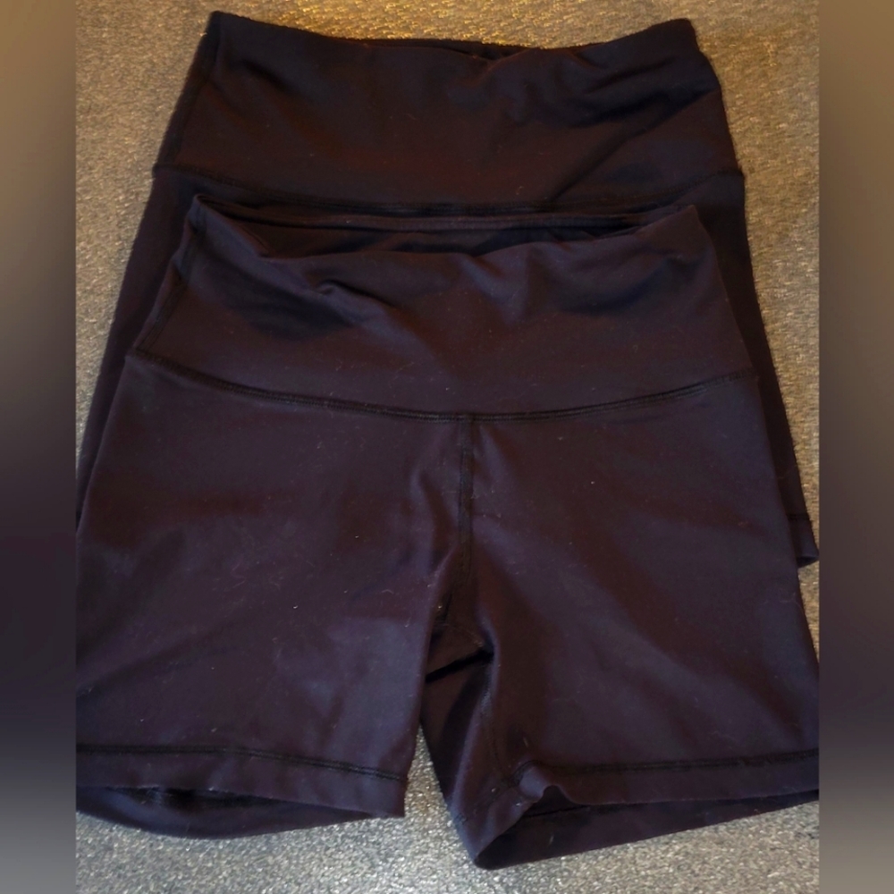 2 pairs 90 degree bike shorts